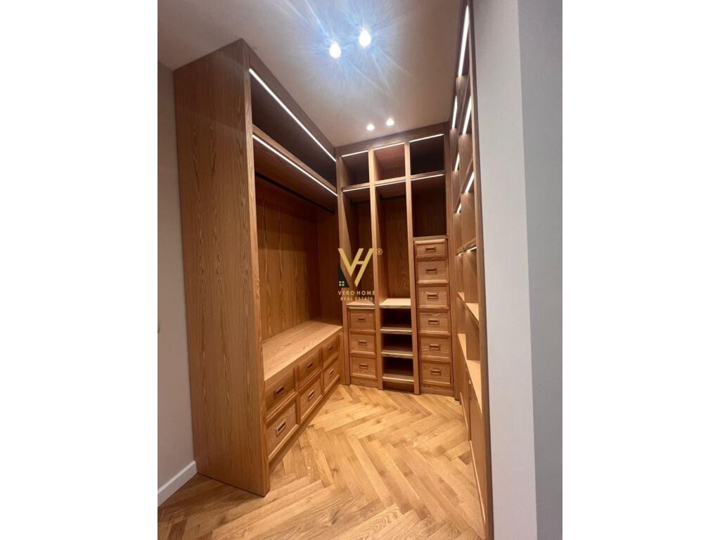 Jepet Apartament 3+1+2+ballkon me qera te Rruga e Kosovareve 155 m2 4