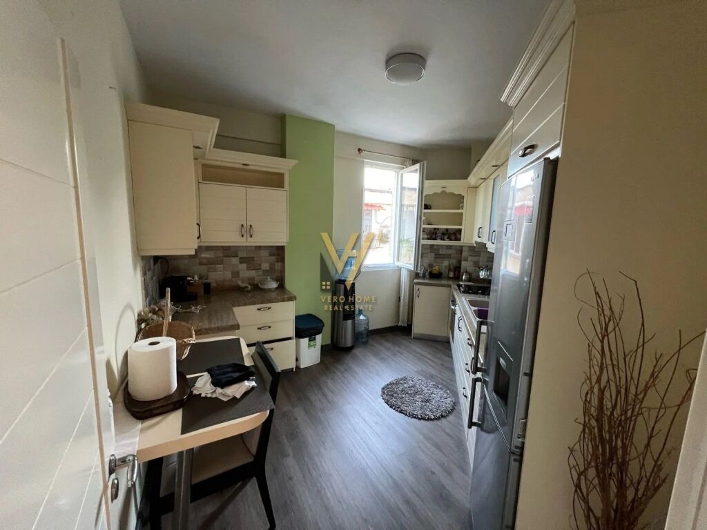 Jepet Apartament 2+1+ballkon me qera te Garda , Blloku 130 m2 2
