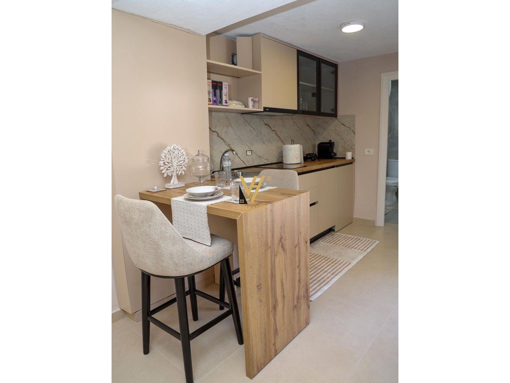 JEPET SHTEPI 2 KATSHE PRIVATE ME QIRA NE QENDER 1.200 EURO 4