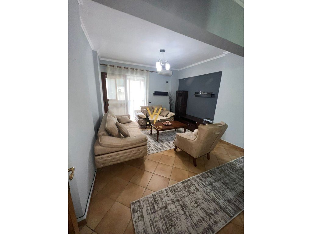 JEPET APARTAMENT 3+1+2 ME QERA TE KOMUNA E PARISIT 65.000 LEKE