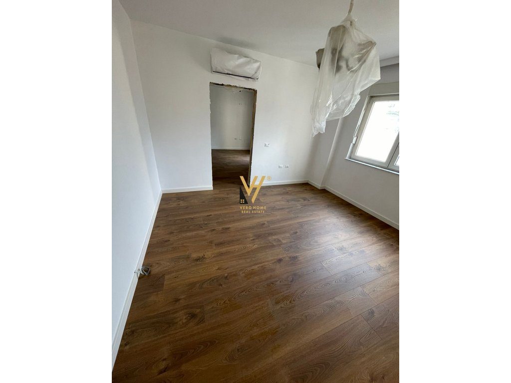 JEPET ZYRE 67 M2 ME QERA TE AIR ALBANIA 1.000 EURO 3