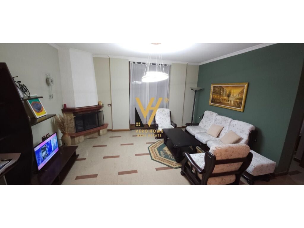 Jepet Apartament 4+1 me qera tek Medreseja 150 m2