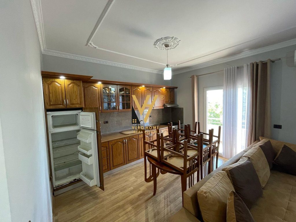 JEPET APARTAMENT 2+1+2BLK ME QERA NE KAMEZ 450 EURO 2