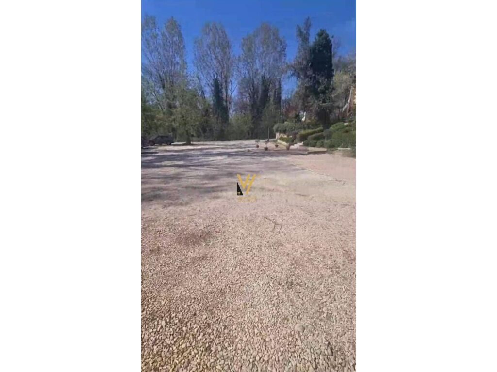 Shitet toke te Liqeni 1.000 m2