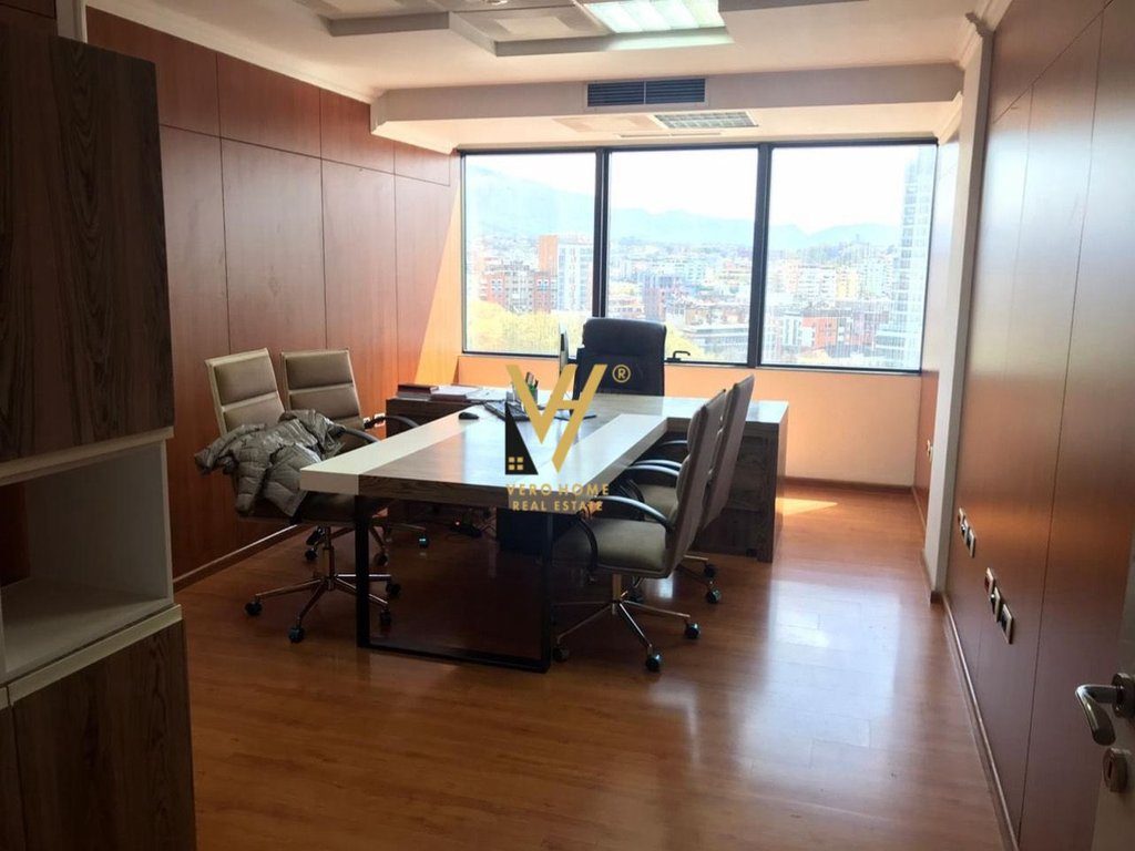JEPET ZYRE 118 M2 ME QIRA TE KULLAT BINJAKE 2.400 EURO