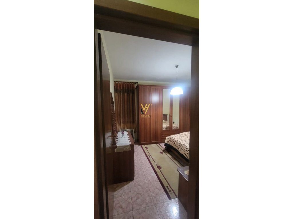 JEPET APARTAMENT 2+1+2+BLK ME QERA NE BLLOK 90.000 LEKE 3