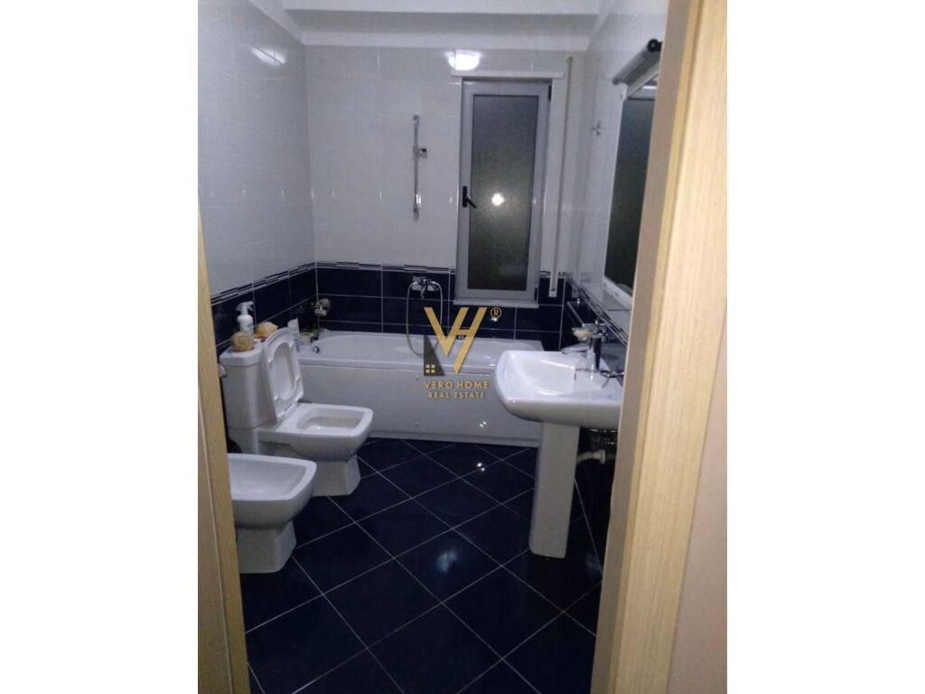 Jepet Apartament 2+1+2 me qera te Rruga Myslym Shyri 124 m2 4
