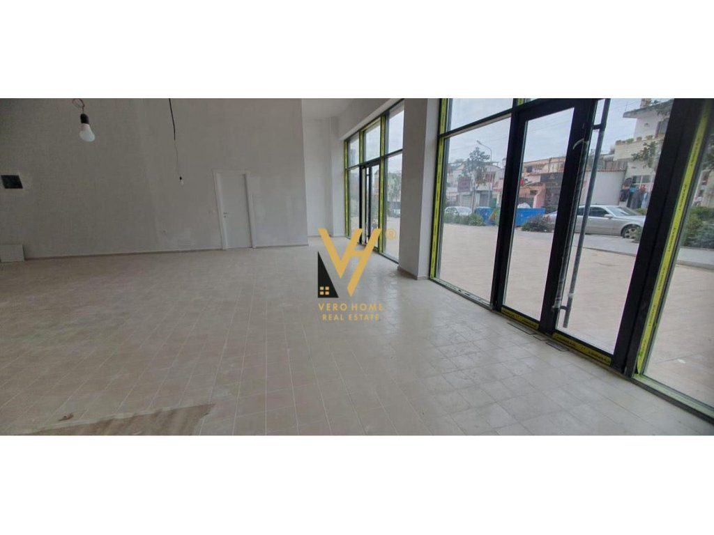 JEPET AMBIENT BIZNESI 220 M2 ME QERA NE SHKOZE 300.000 LEKE 3