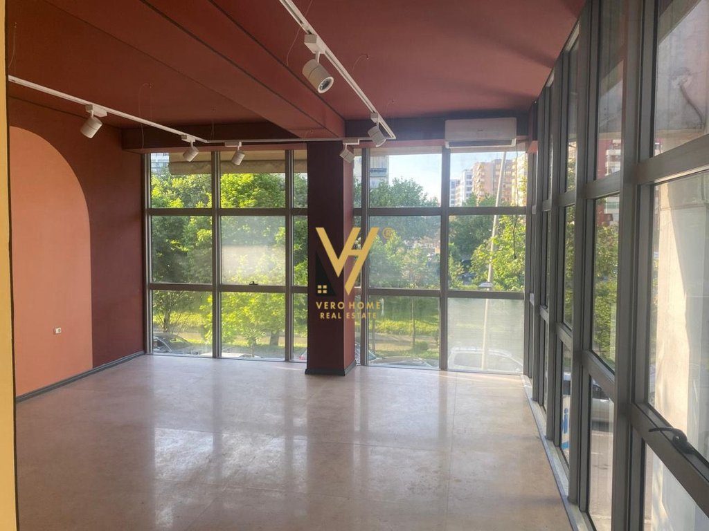 JEPET ZYRE 80 M2 ME QIRA TE IRFAN TOMINI 1.050 EURO