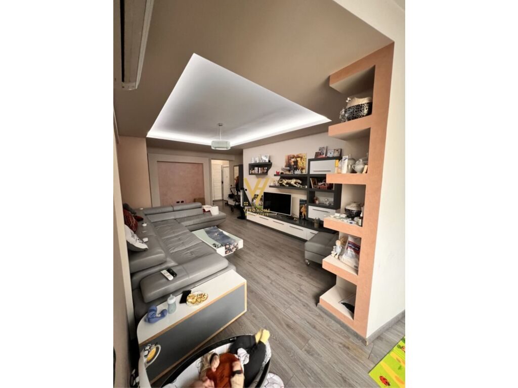 Shitet Apartament 3+1+2+post parkimi te Kompleksi Kika 2 , Komuna e Parisit 156 m2