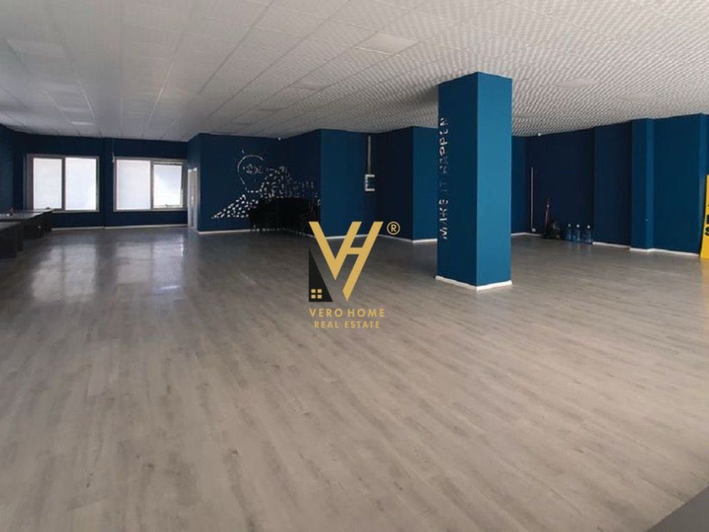 SHITET AMBIENT BIZNESI 240 M2 TE RRUGA BARDHYL 622.000 EURO 2