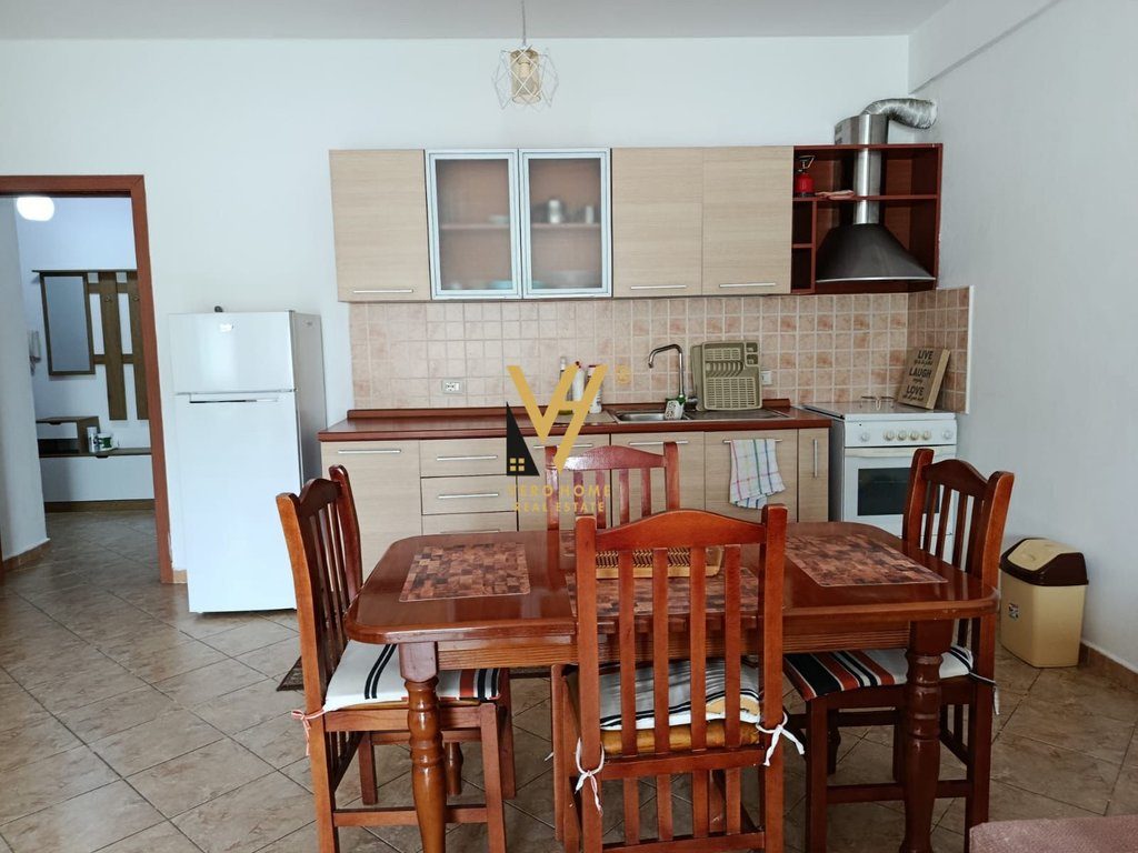 JEPET APARTAMENT 1+1 ME QERA TE RR. RIZA CEROVA 50.000 LEKE 2