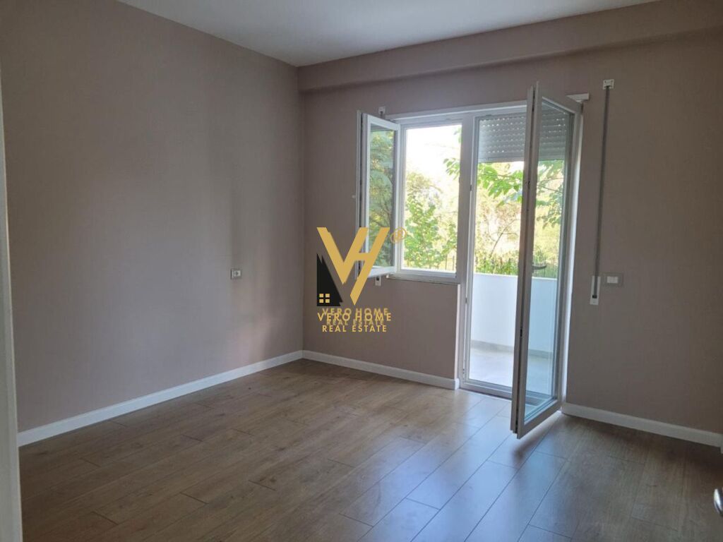 JEPET APARTAMENT 1+1+BLK ME QERA TE KOPSHTI BOTANIK 40.000 LEKE 2