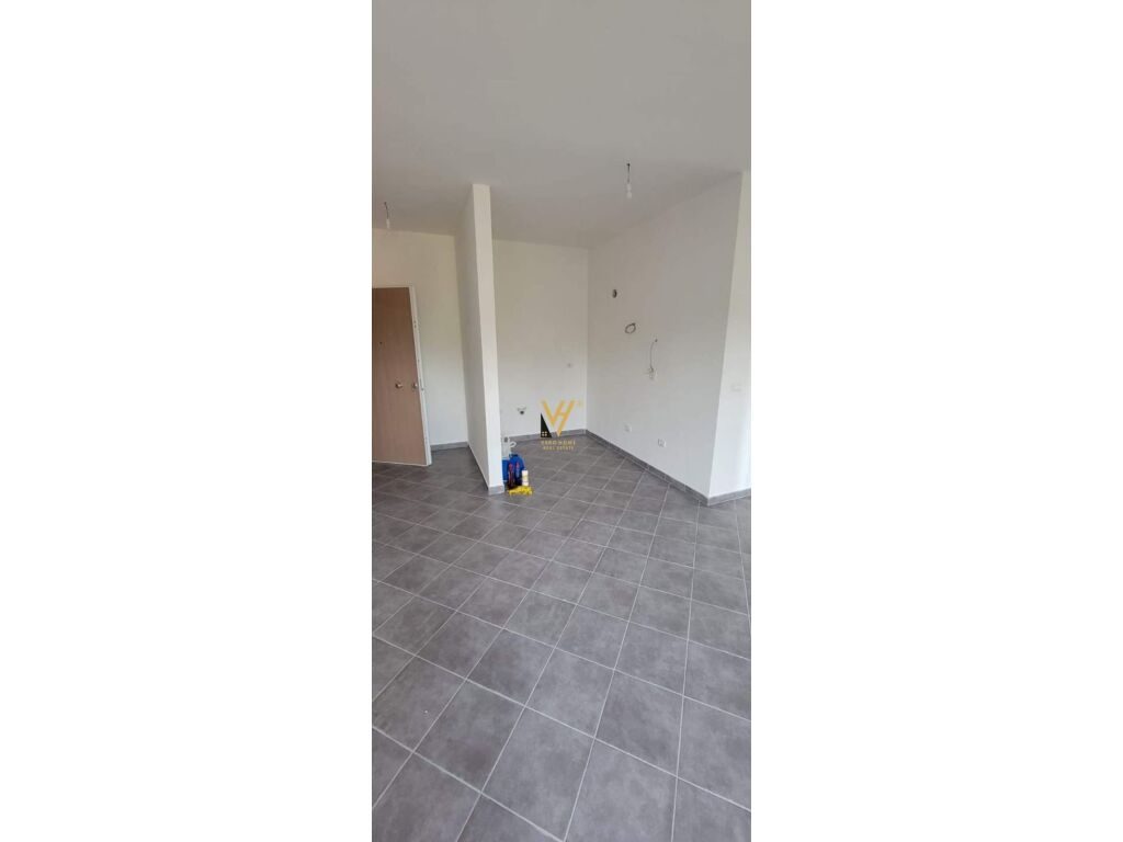 Jepet Apartament 2+1+2+ballkon me qera te Stacioni i Trenit 92 m2