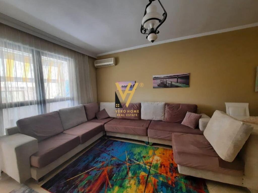 Jepet Apartament 2+1+2 me qera te Blloku 120 m2 3