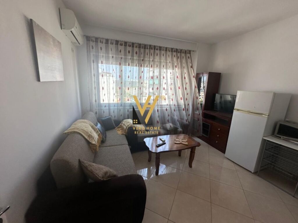 Jepet Apartament 2+1+ballkon me qera ne Vasil Shanto 85 m2