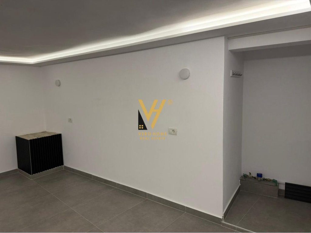 JEPET AMBIENT BIZNESI 50M2 ME QERA TE ISH EKSPOZITA 50.000 LEKE 4