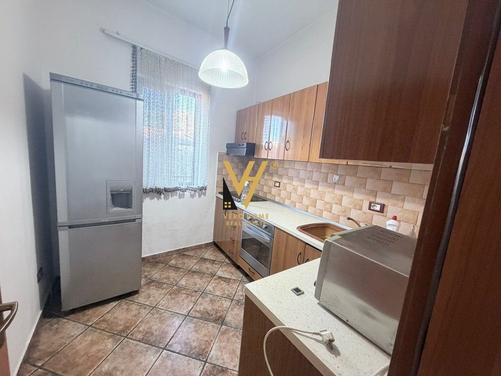 JEPET APARTAMENT 2+1+3BLK ME QERA TE RRUGA E DURRESIT 60.000 LEKE 2