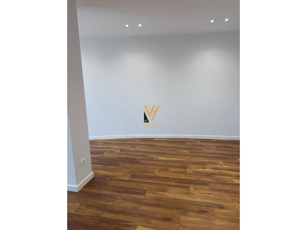 JEPET ZYRE 100 M2 ME QIRA TE KOMUNA E PARISIT 1.500 EURO 3