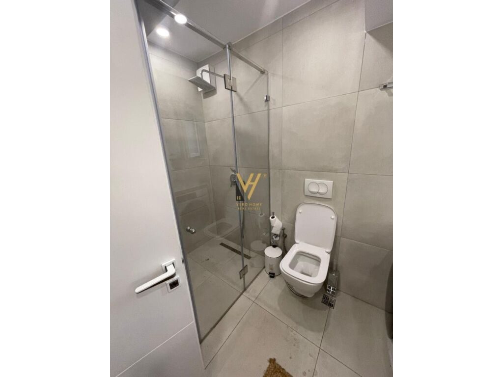 Shitet apartament 2+1 te Rruga Muhamet Gjollesha , 21 Dhjetori 75 m2