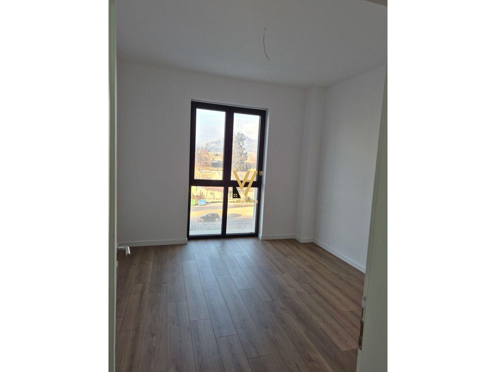 JEPET ZYRE 65 M2 ME QIRA TE ISH SHESHI SHQIPONJA 65.000 LEKE 3