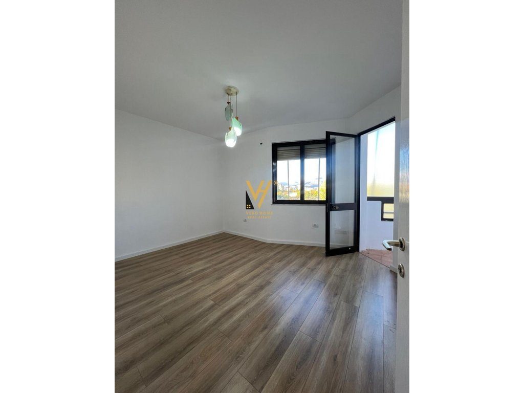SHITET APARTAMENT 2+1+BLK TE ISH FUSHA E AVIACIONIT 165.000 EURO