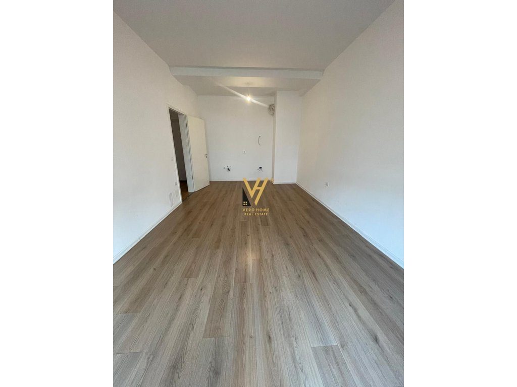 JEPET ZYRE 115 M2 ME QERA TE KOMPLEKSI KONTAKT , 21 DHJETORI 600 EURO 4