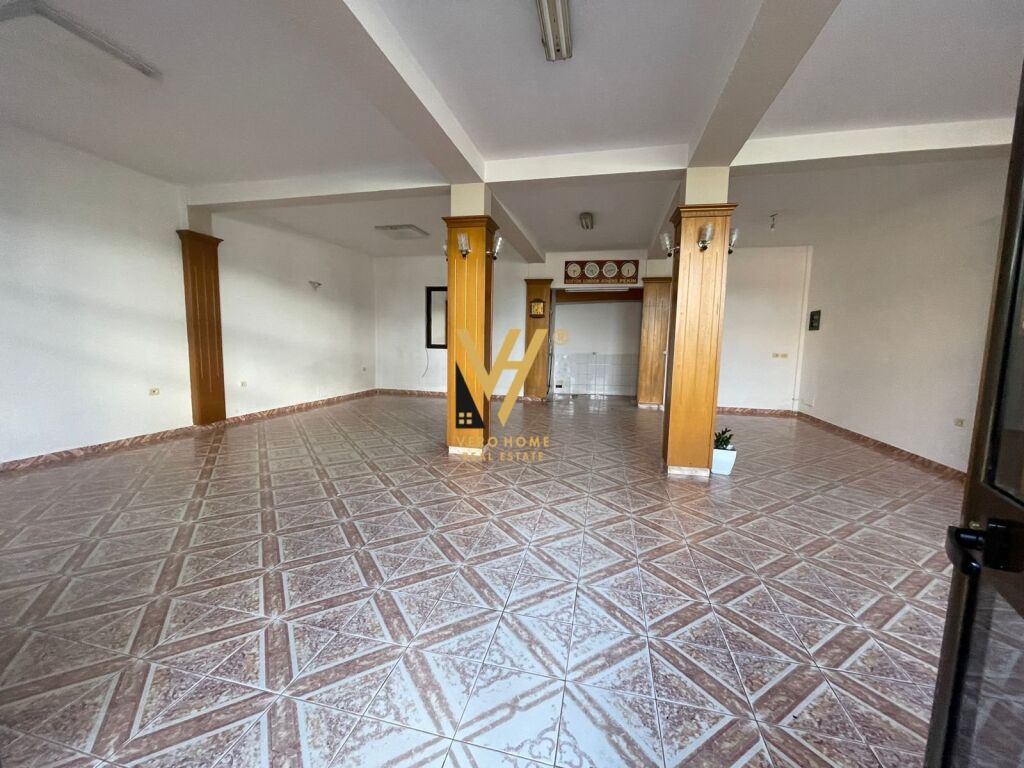 Jepet magazin me qera te Rruga Siri Kodra 120 m2 1