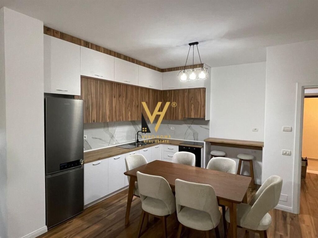 Shitet Apartament 2+1+2+ballkon te Unaza e Re 119 m2