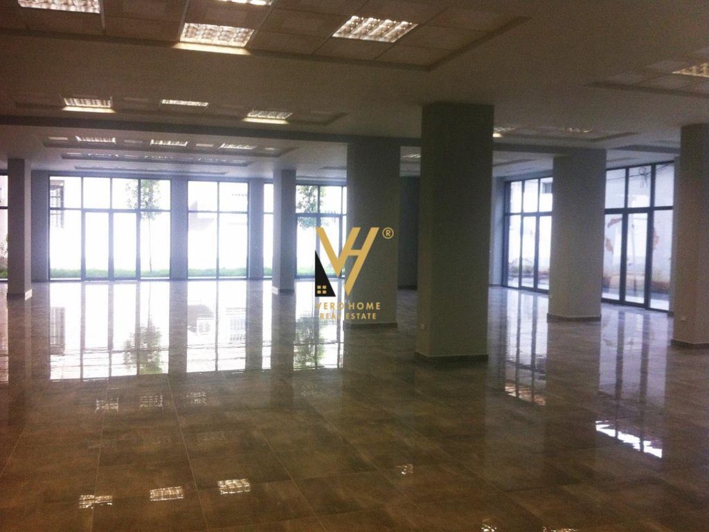 JEPET AMBIENT BIZNESI 415 M2 ME QIRA TEK SELVIA 480.000 LEKE 3