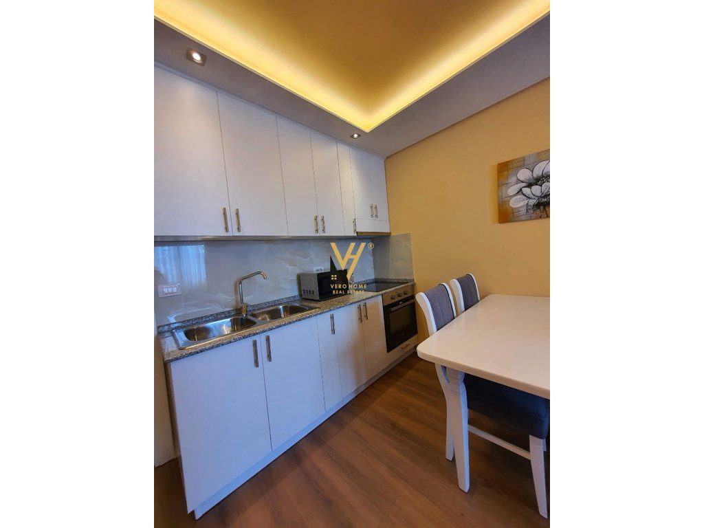 JEPET APARTAMENT 1+1 ME QERA TEK KONGRESI MANASTIRIT 35.000 LEKE 2