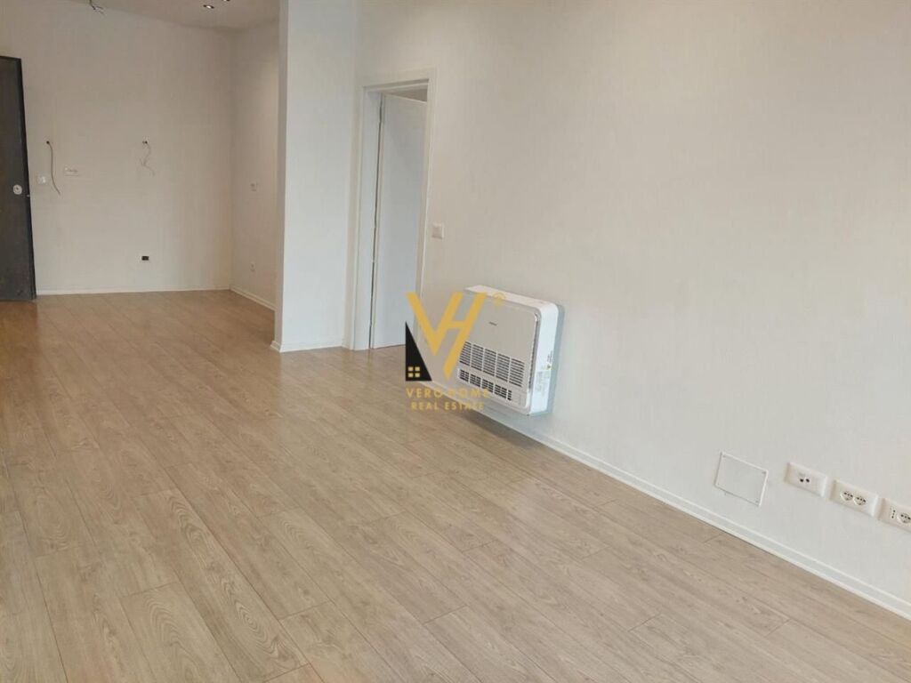 Jepet zyre me qera te Rruga e Kavajes , Garden Building 77 m2