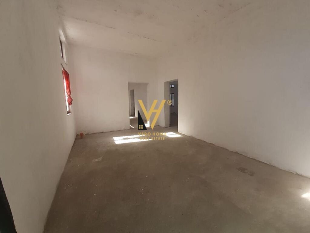 Jepet magazin me qera ne Kombinat 360 m2