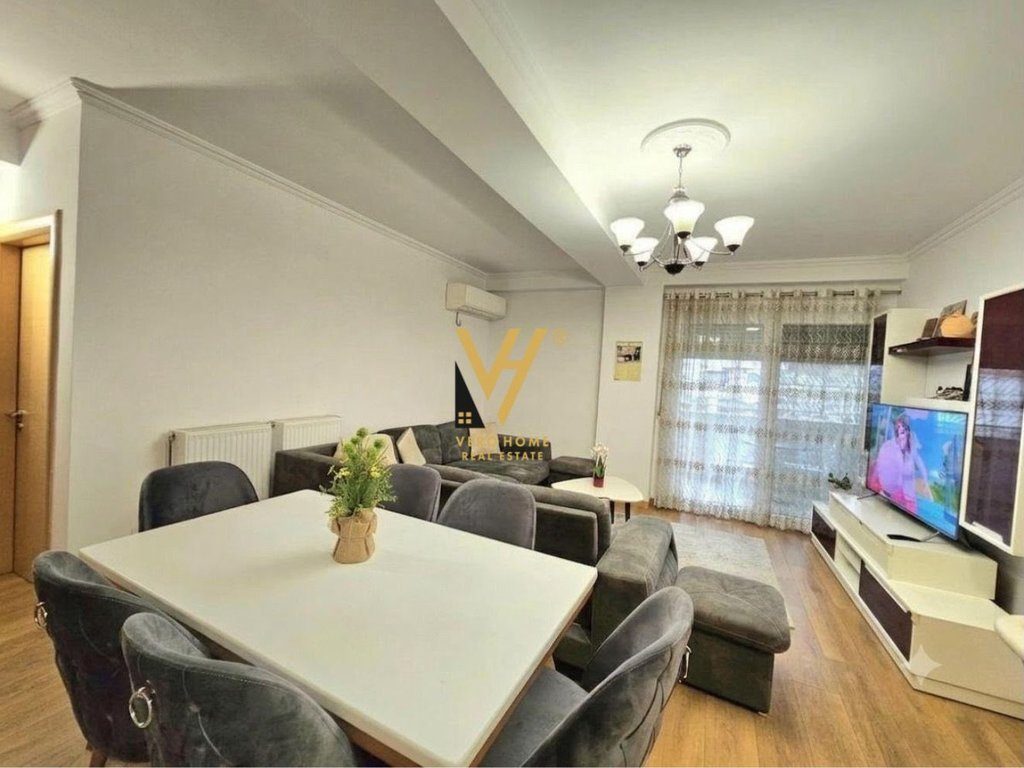 JEPET APARTAMENT 2+1+BLK ME QERA TE KOPSHTI BOTANIK 700 EURO 2