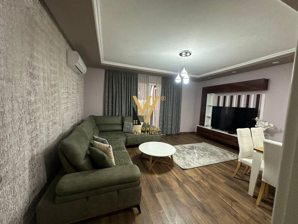 JEPET APARTAMENT 2+1+BLK ME QERA TE KOMUNA E PARISIT 80.000 LEKE