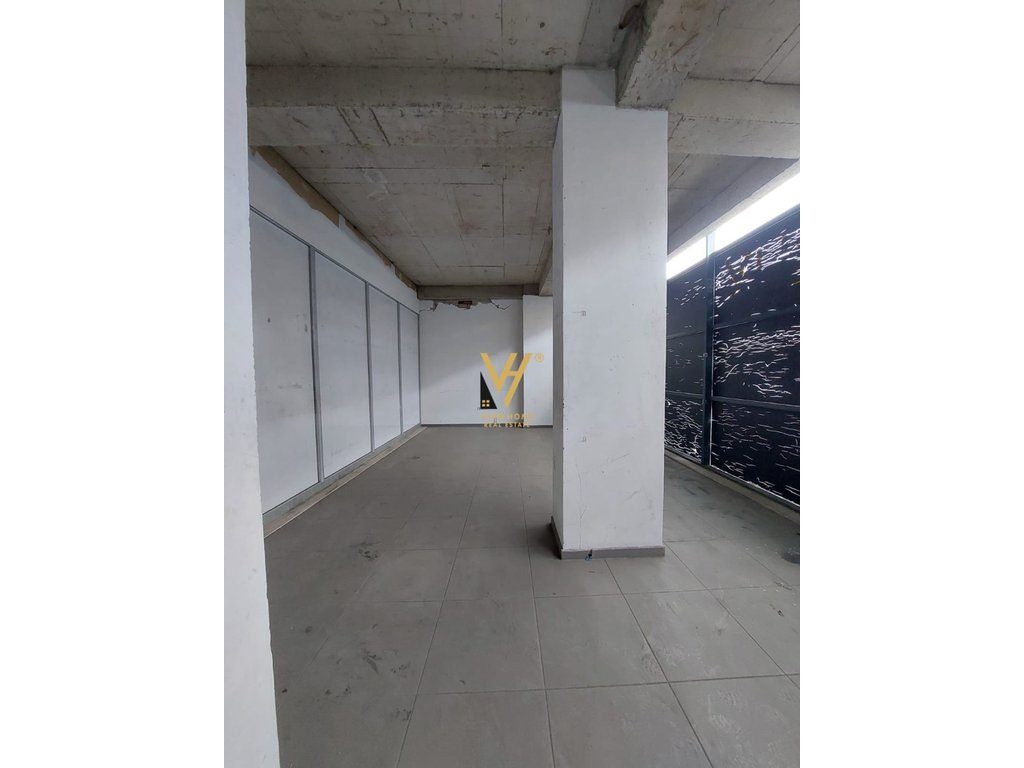 JEPET ZYRE 105 M2 ME QERA TE KOMUNA E PARISIT 1.000 EURO 3