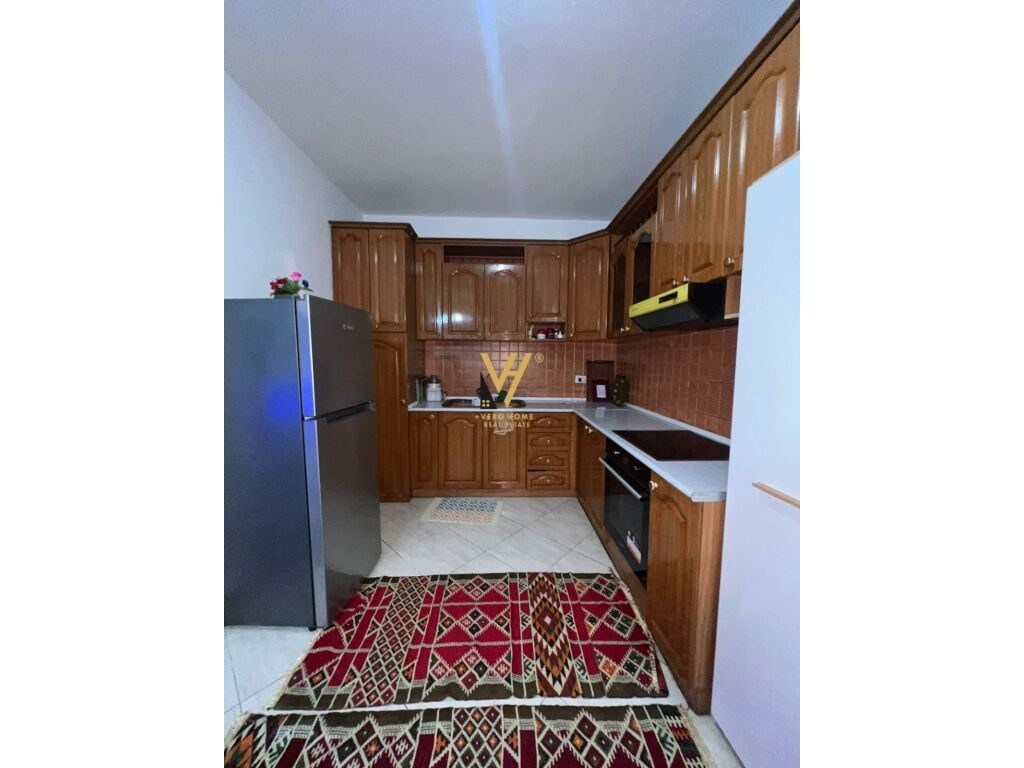 Shitet Apartament 2+1+2+ballkon te Stacioni i Trenit 105 m2 2