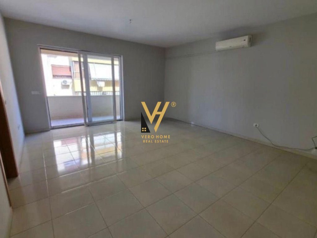 JEPET ZYRË 120 M2 ME QIRA RRUGA E BOGDANEVE 1.100 EURO 2