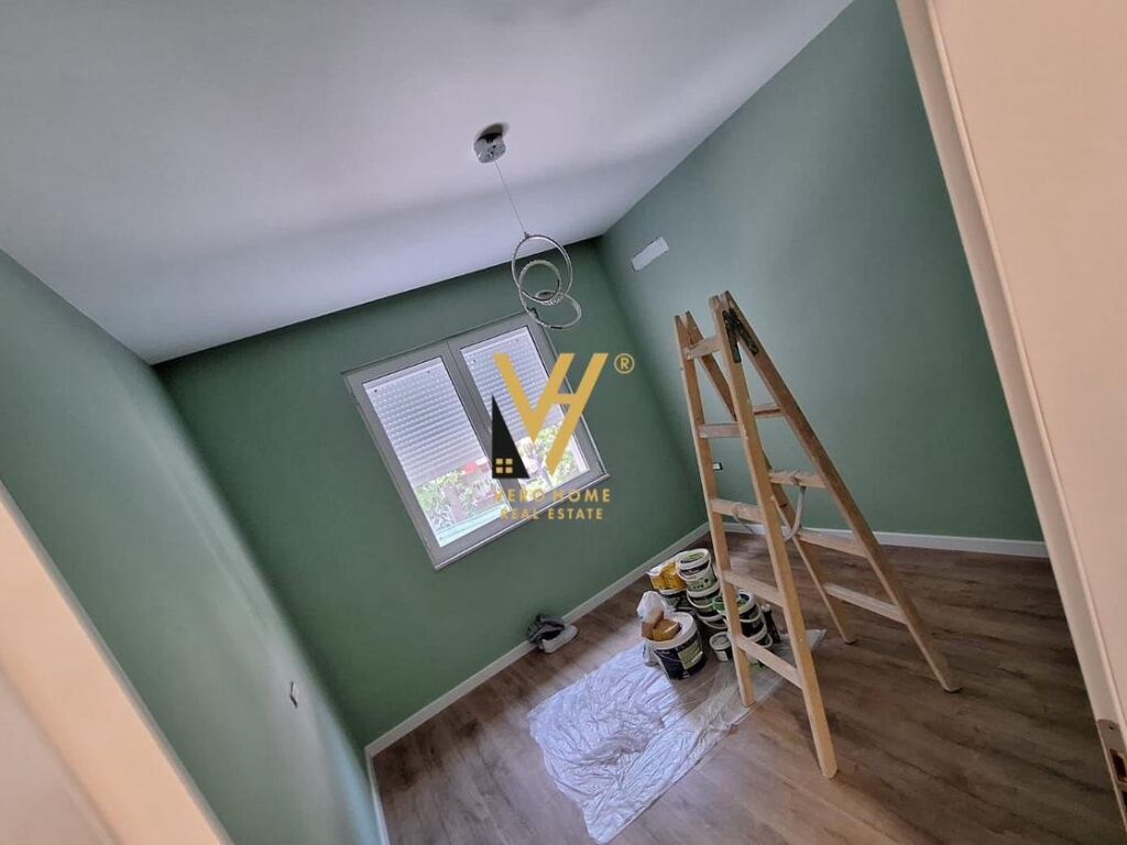 Shitet Apartament 2+1+ballkon ne Qender 100 m2 3