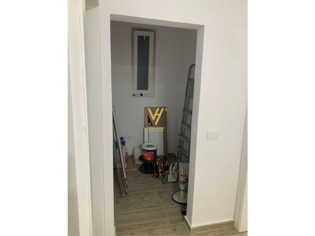 Jepet Apartament 1+1+ballkon me qera te Spitali Amerikan 3 , Yzberisht 75 m2 3