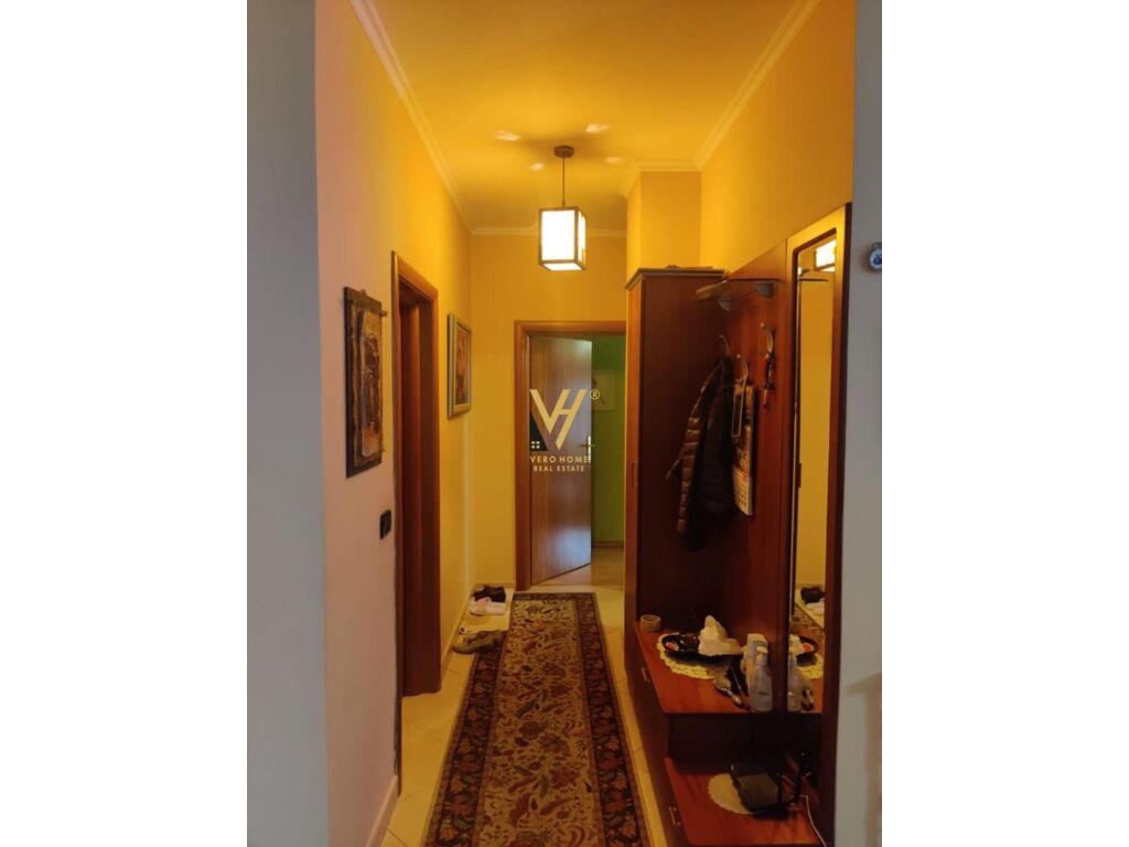 Jepet Apartament 2+1+ballkon me qera prane Stadiumit Air Albania 103 m2 2