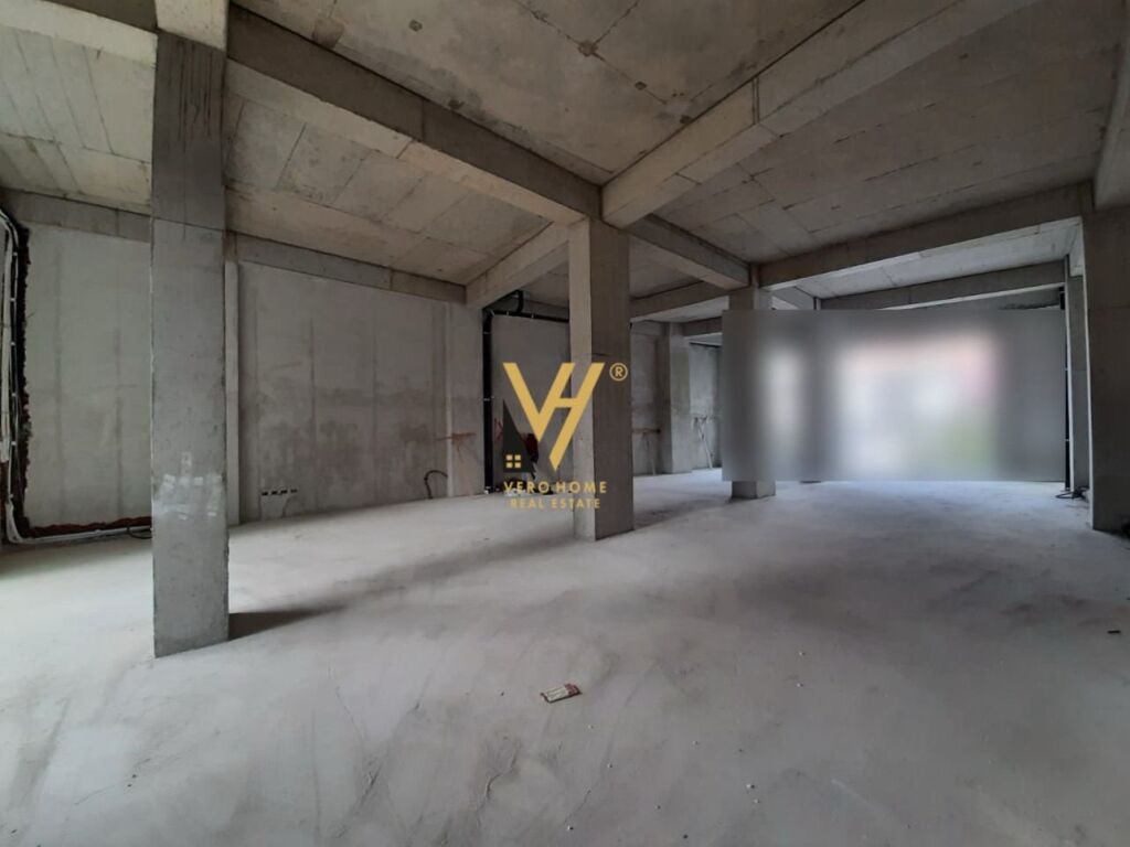 Jepet zyre me qera te Rruga e Barrikadave 160 m2