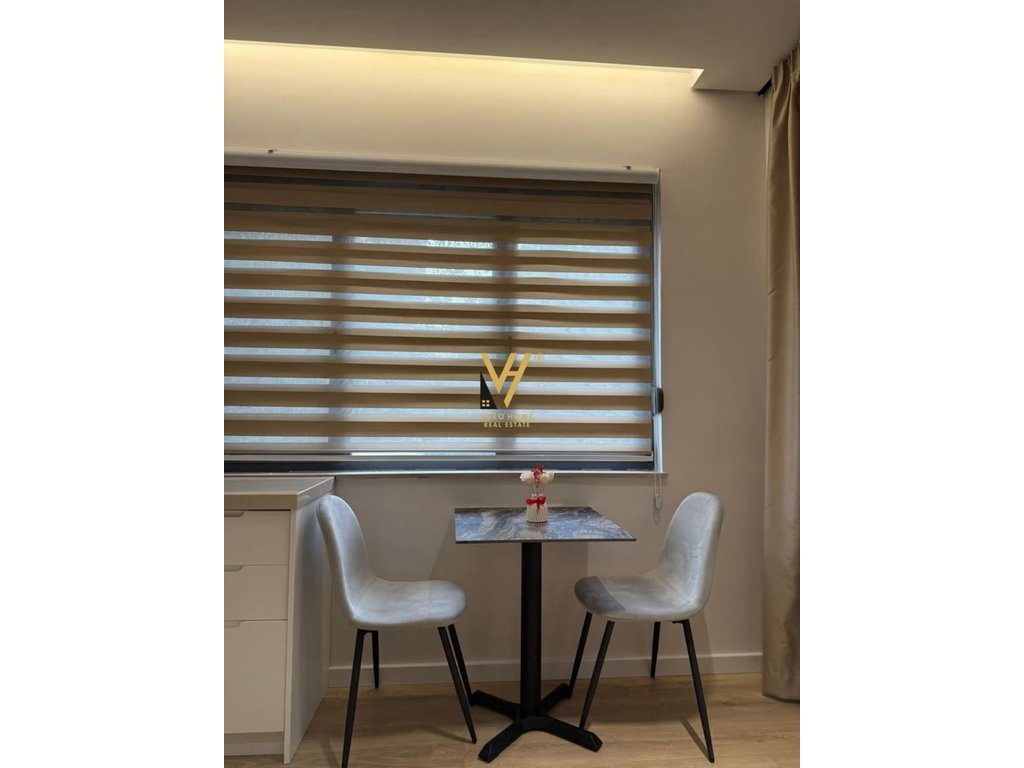 JEPEN 2 GARSONIERE ME QERA NE QENDER 1.500 EURO