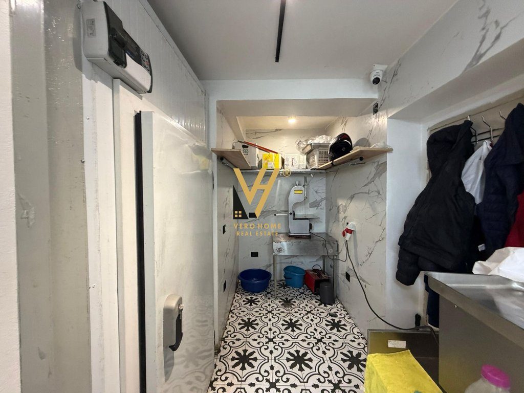 SHITET AMBIENT DHE BIZNES TE RRUGA FERIT XHAJKO 340.000 EURO 4