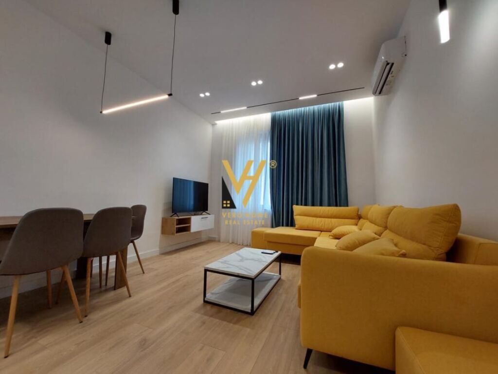 Jepet Apartament 1+1 me qera te Blloku 75 m2 4
