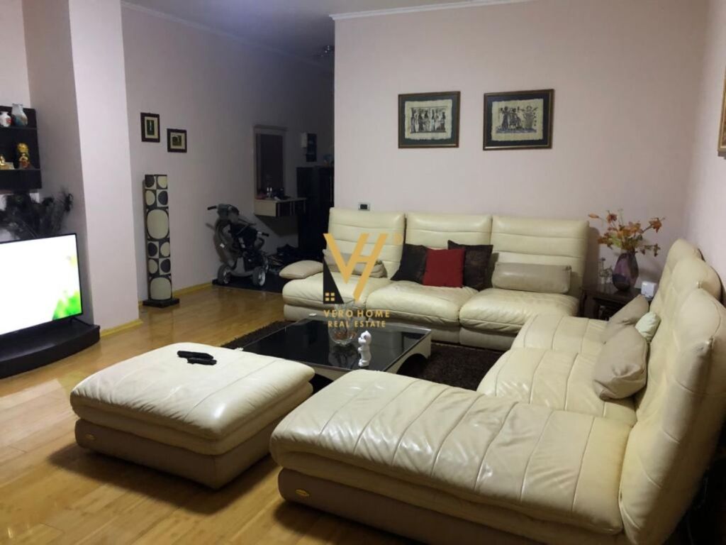Jepet Apartament 3+1+2 me qera te Bulevardi Zhan Dark 148 m2 4