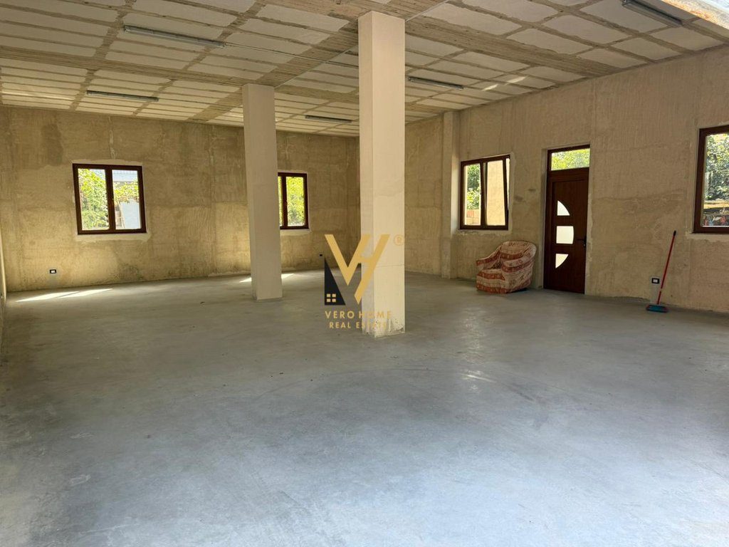 JEPET MAGAZINE 120 M2 ME QERA SPITALI USHTARAK 650 EURO 1