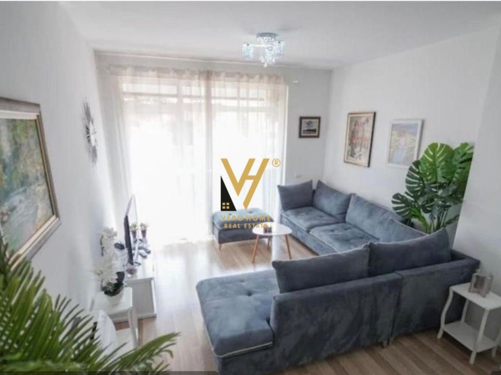 JEPET APARTAMENT 1+1+BLK ME QERA NE QENDER 750 EURO
