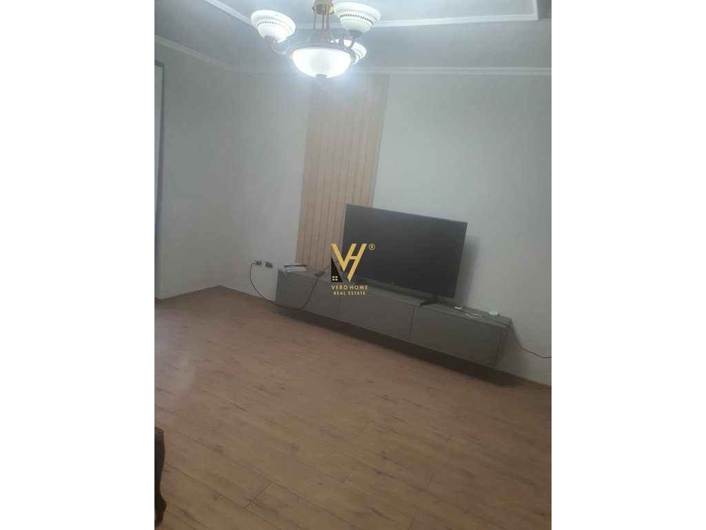JEPET APARTAMENT 1+1+BLK ME QERA TE PETRO NINI LUARASI 700 EURO