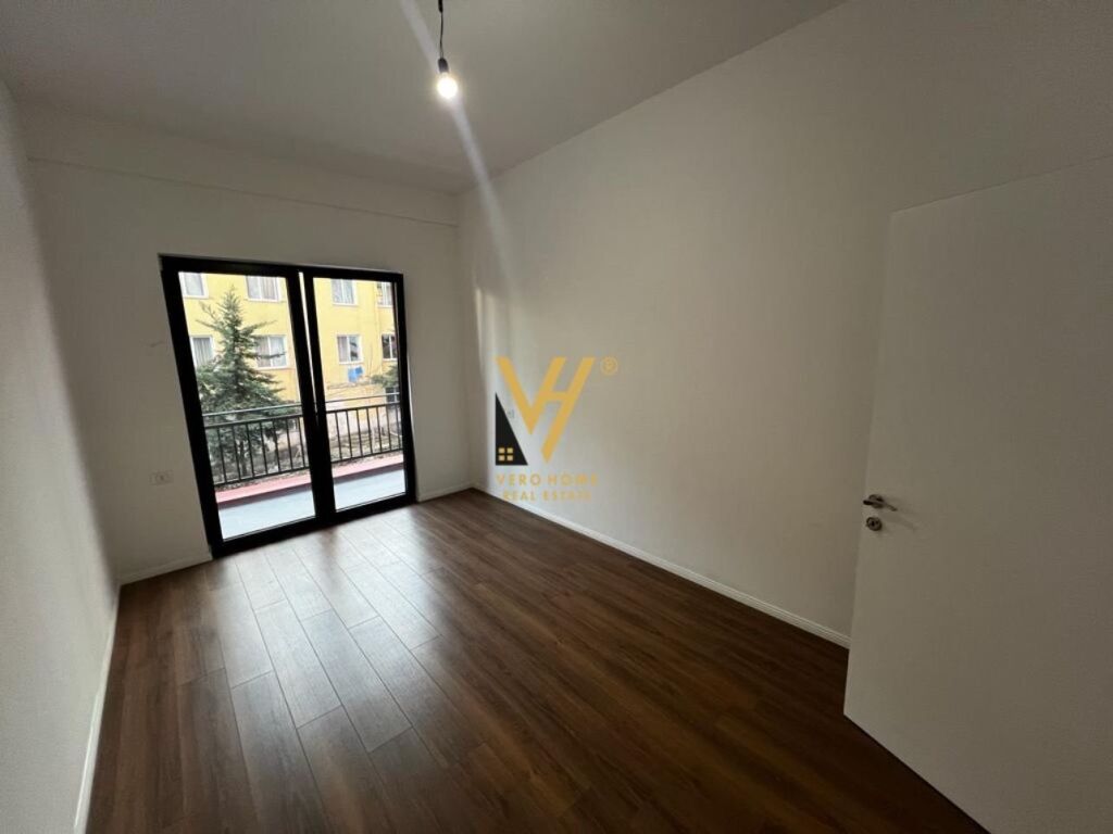 Jepet Zyre me qera te Kompleksi Arlis, Farmacia 10 , 80 m2 2